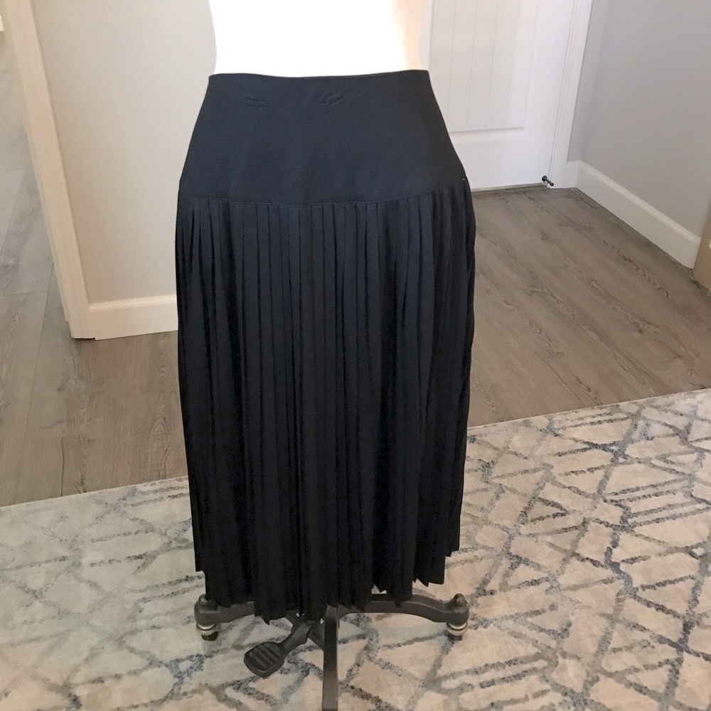 Drop-yoke Pleated Knit Skirt